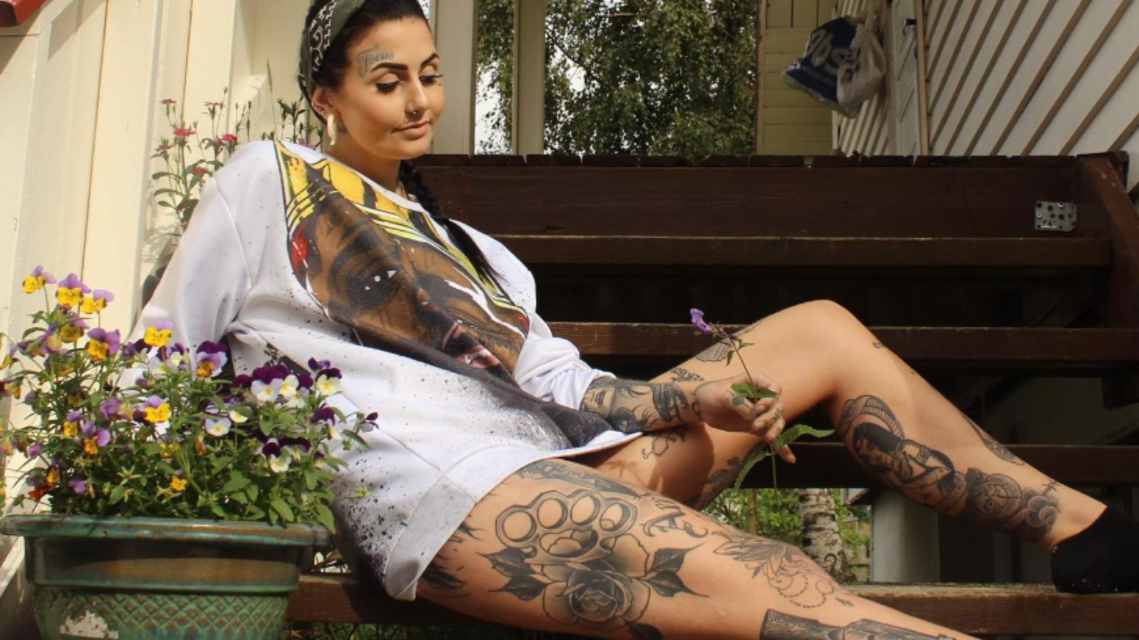 Stine Husmo fra Bodø: Tatovert, frekk og helt ekte på OnlyFans